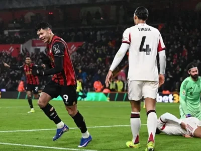 Van Dijk ‘bóc phốt’ sai lầm chết người, Liverpool thảm bại: CĐV nổi giận đòi sa thải thủ lĩnh?