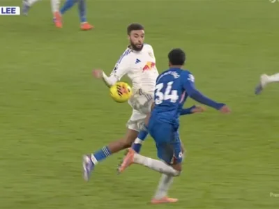 VAR Gây Bão: Chelsea Tức Tưởi Mất Chiến Thắng Trước Leeds Vì Pha Chạm Tay Khó Hiểu?