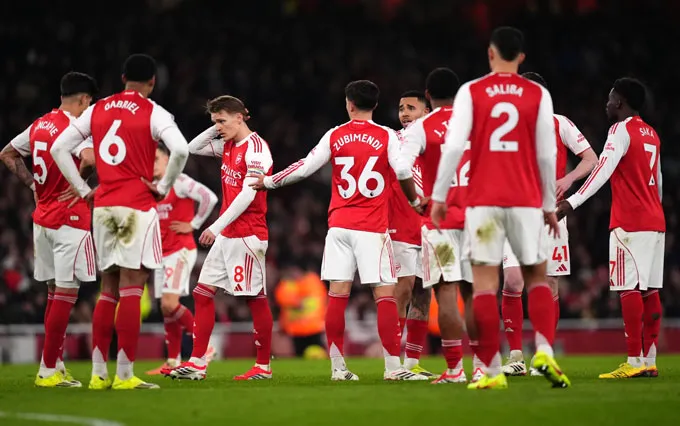 Arsenal được dự đoán vẫn vô địch dù vừa thua MU