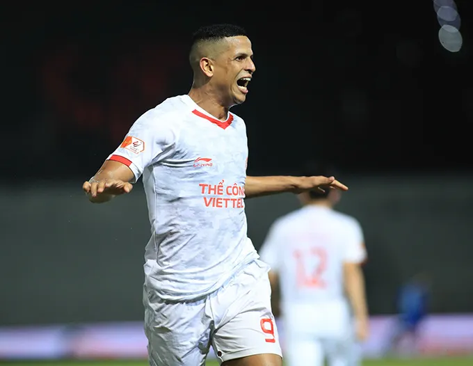 Lucao giúp Thể Công Viettel thắng đội bóng cũ với tỷ số chung cuộc 2-1