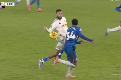 VAR Gây Bão: Chelsea Tức Tưởi Mất Chiến Thắng Trước Leeds Vì Pha Chạm Tay Khó Hiểu? 1