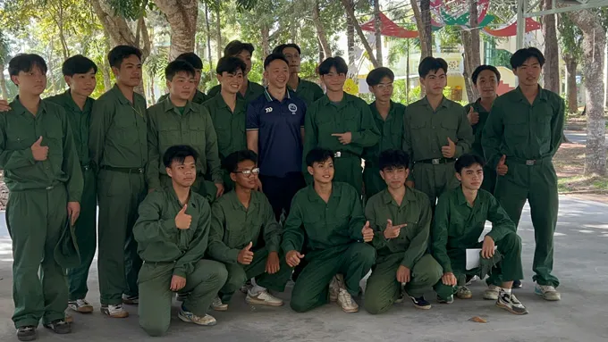 Giao lưu cùng các bạn sinh viên trong học kỳ quân đội