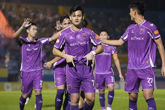 Tấn Tài rút ngắn cách biệt - Ảnh: Quốc An 