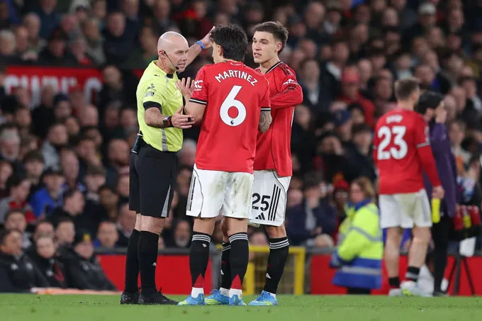 Martinez và Ugarte có ngày thi đấu tồi tệ khi đá chính